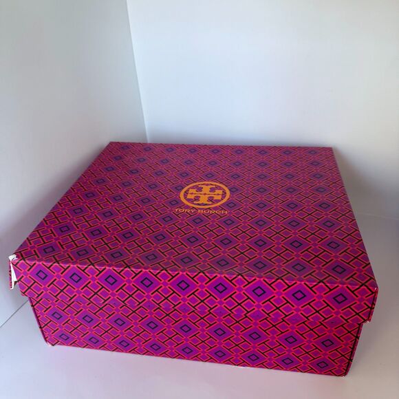 NIB Tory Burch Miller Ankle Booties with Gold Logo Emblem in Dark Tiramisu Brown - Picture 14 of 14